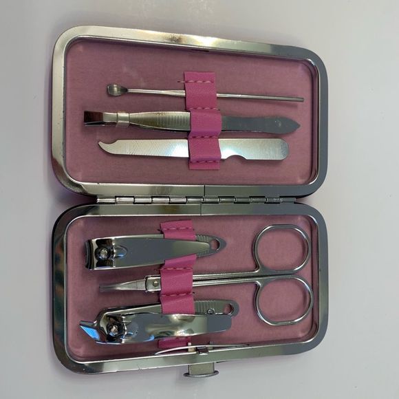 Travel Groom Set- Pink Faux Leather Shell Case - NWT - Picture 4 of 8